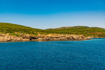 Naklejka premium View of the rocky shore from the ship
