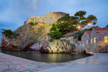 Fototapeta na wymiar Dubrovnik - historischer Hafen West mit berühmter Filmkulisse und Festung Lovrijenac