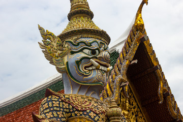 Fototapeta na wymiar thai temple architecture in bangkok