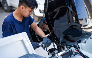 Mechanic is installing speed boat engine , a new engine on an aluminum boat.