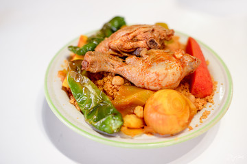 Couscous
Couscous au poulet
Plat 
tradition
plat traditionnel
Délicieux
succulent 
plat
viande
aliment 