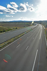  Autoroute A9 dans l'Aude, à Bages, près de Narbonne. Contre-jour.