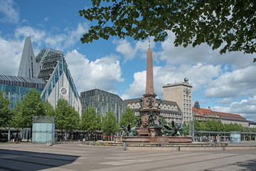 augustusplatz leipzig mit mendebrunnen, uni und kroch-hochhaus