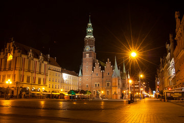 Fototapeta na wymiar night, street, city, light, lights, architecture, urban, town, building, road, europe, old, winter, traffic, evening, travel, dark, wroclaw,poland, cityscape, downtown, sky, view, tower, italy, car