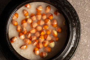 Rice with ginkgo fruit in iron rice cooker 
