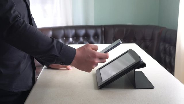 The customer scans the QR code. QR code on the tablet screen. Using QR code: Payment, Transfer, Invoicing, Website login, Participation in promotions, Exchanging information