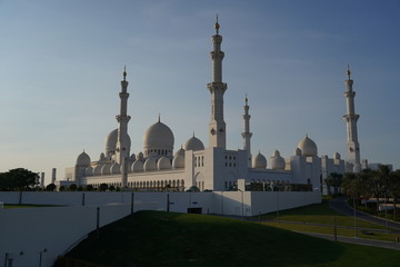 Fototapeta na wymiar Grand mosque abudhabi