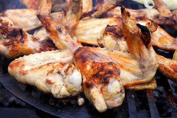 marinated chicken wings grilled, macro