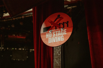 no stage diving sign