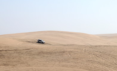 désert du Qatar en véhicule tout-terrain (4*4)