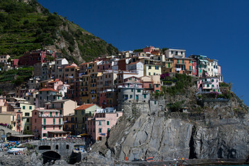 Fototapeta na wymiar Manarola, domy na skale - Cinque Terre, Liguria, Włochy