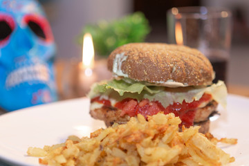 Hambúrguer - Cheese-salada - X-Salada com batatas fritas