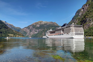 Fototapeta na wymiar fjord de Geiranger