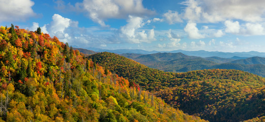 Blue Ridge Parkway overlook in Autumn near Asheville North Carolina - obrazy, fototapety, plakaty