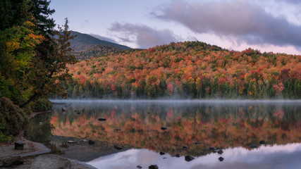 Fototapeta na wymiar Autumn view of Saco Lake at the AMC Highland Center in the White Mountain national forest