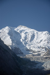 Een prachtige foto van Nanga Parbat volledig bedekt met sneeuw De negende hoogste berg ter wereld op 8.126 meter boven zeeniveau