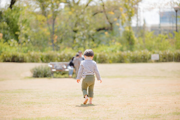 Fototapeta premium 公園の男の子