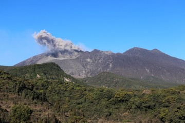 Fototapeta premium 噴火する桜島