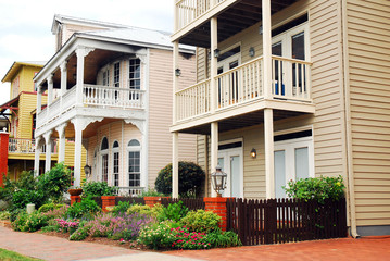 Fototapeta na wymiar Gardens and balconies in Pensacola's historic Seville District