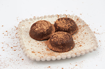Chocolate lava cakes with powdered chocolate