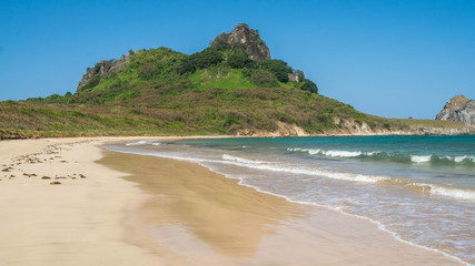Fototapeta na wymiar Sudoeste beach in Sudoeste bay (Praia do Sueste). Beautiful unspoilt natural beach on the island of Fernando de Noronha, Brazil