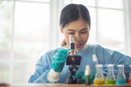 Asian Women scientist