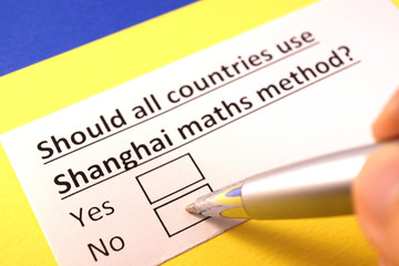 Obraz premium Should all countries use Shanghai maths method? Yes or no?
