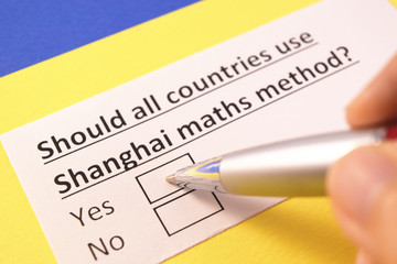 Obraz premium Should all countries use Shanghai maths method? Yes or no?