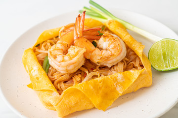 Thai stir fried noodles with shrimps and egg wrap (Pad Thai)