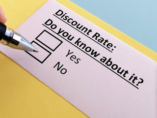 One person is answering quetion about discount rate.