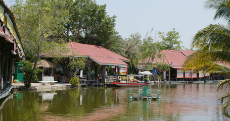 Sam Phan Nam, water floating market