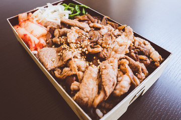 牛焼肉弁当 キムチナムル付 横