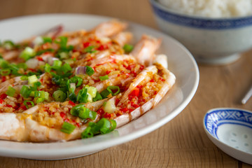 steam prawn with garlic and chilli