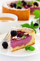 Blueberry cheesecake without baking, with blueberries and blackberries.