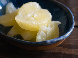 果物の文旦のクローズアップ。