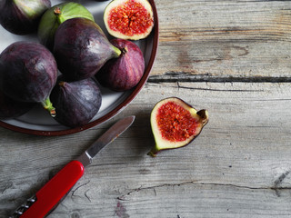 fresh figs on wooden background