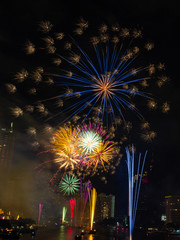 Naklejka premium fireworks over the city