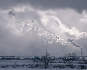 室蘭の工場から流れる煙（Smoke flowing from a factory in Muroran）