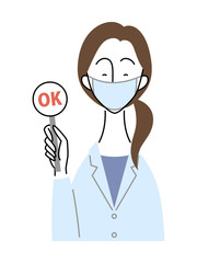 OKの札を持った女性医師／マスク着用