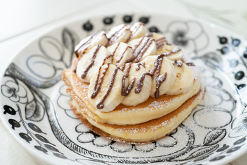 自宅でお菓子作り　フルーツパンケーキ　チョコレートバナナ