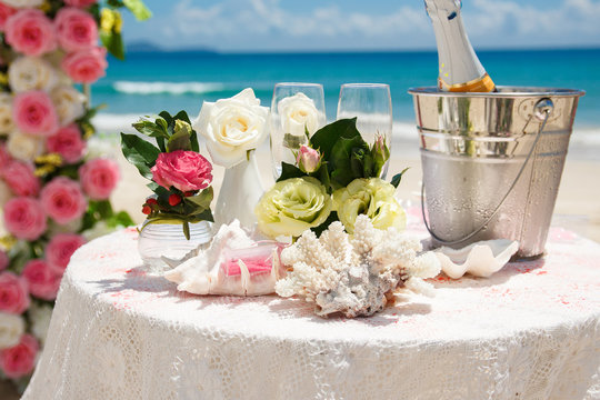 beach weddng ceremony decoration 