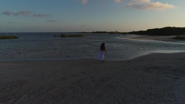 Mujer al amanecer 