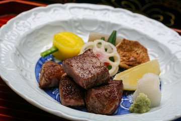 Fototapeta na wymiar 料亭の牛肉ステーキ
