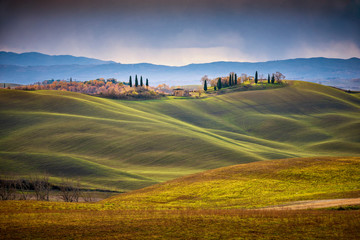 Fototapeta premium Tuscan hills in Autumn, Tuscan landscape. Tuscany, Italy