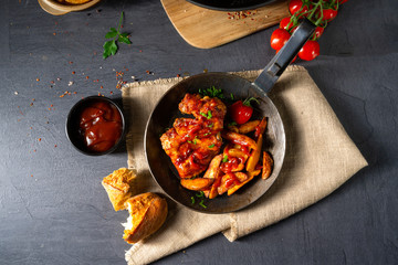 Rustic chicken wings in honey with potato wedges