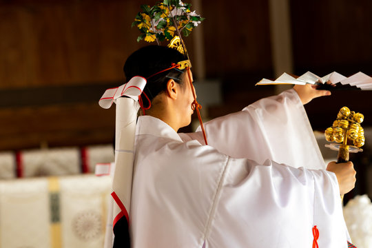 神社の結婚式、巫女の舞