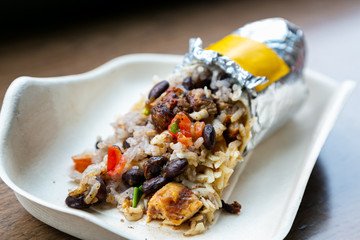 野菜たっぷりのブリトー