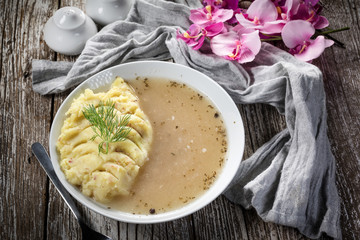 Pure white borscht served with mashed potatoes.