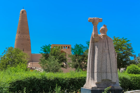 Statue of Turpan general Emin Khoja