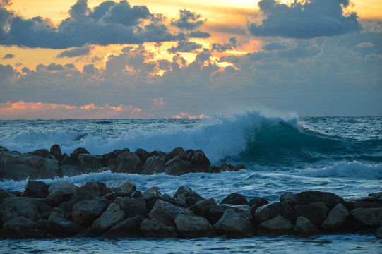 Mare Agitato al tramonto
